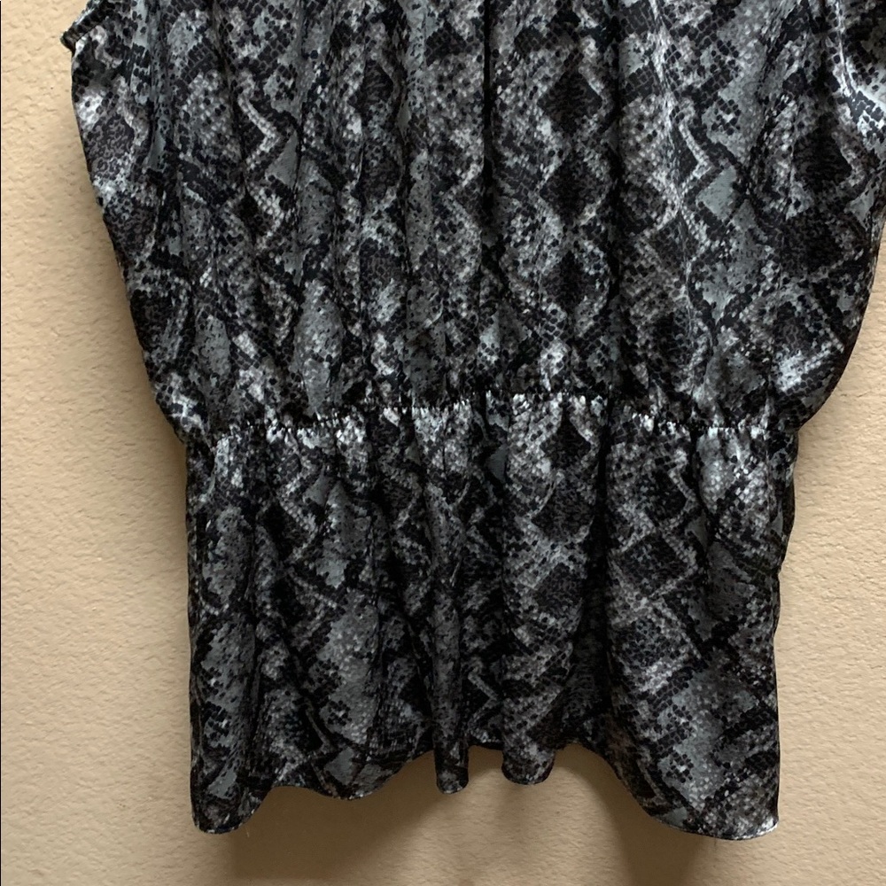 Violet & Claire Black and Gray Animal/Snake Print Sleeveless Blouse - Picture 4 of 14